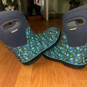 BOGS womens Floral Blue and Green Boots